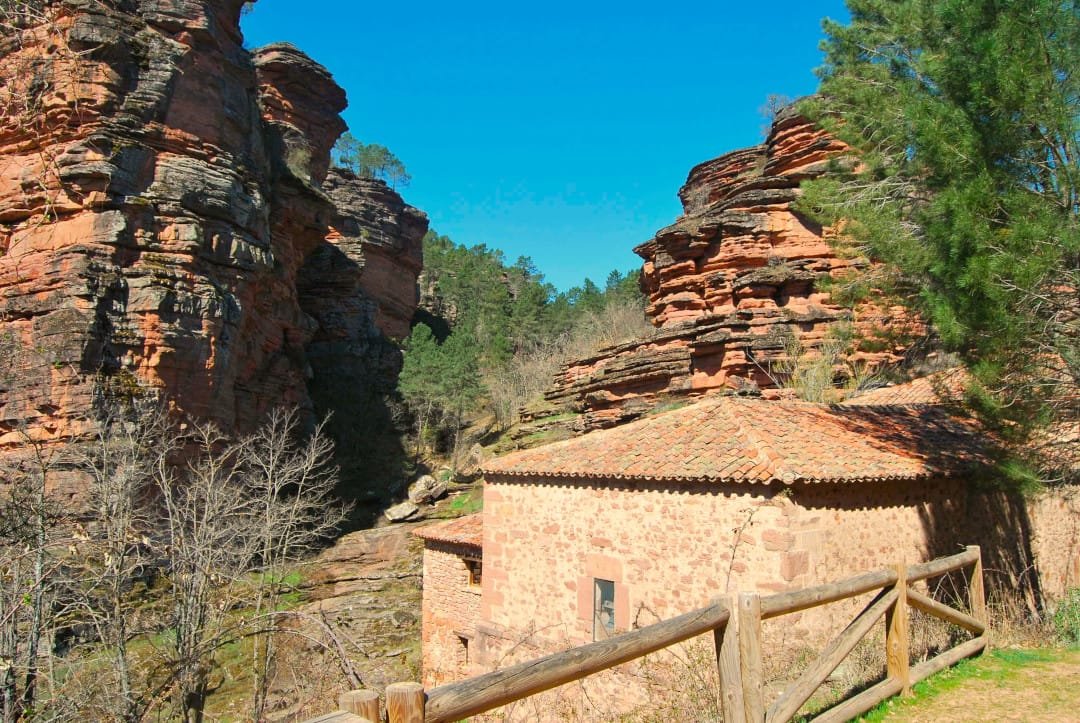 7 lugares mágicos para disfrutar del otoño en el Alto Tajo 4 ermita montesinos